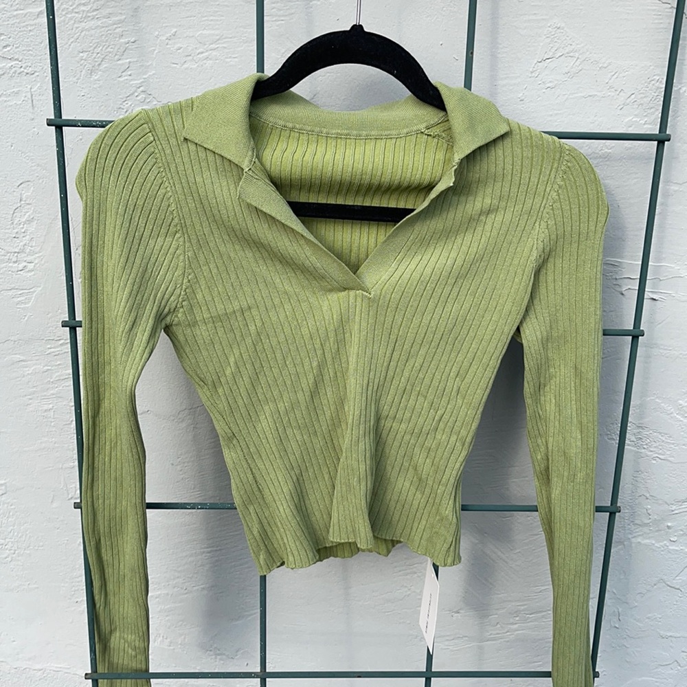 Green collared v neck stretchy top